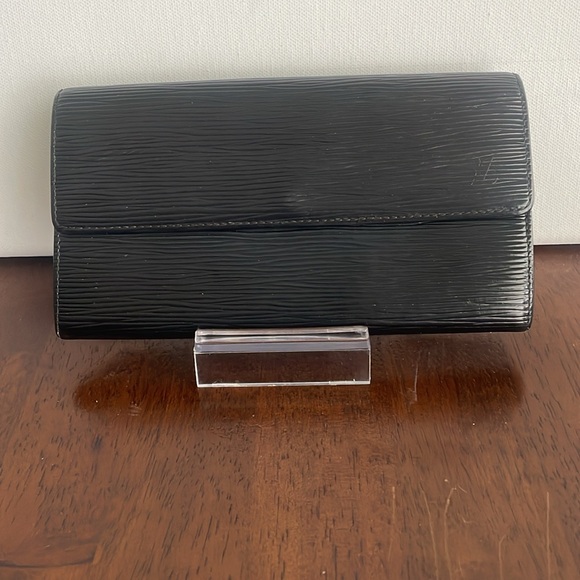 *FREE SHIPPING* Louis Vuitton Epi Sarah Wallet *Professionally Repainted* - Picture 2 of 14
